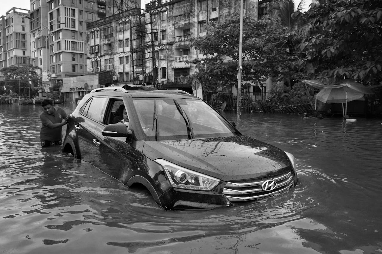 Peguei enchente com o carro, o que fazer? A gente te conta!