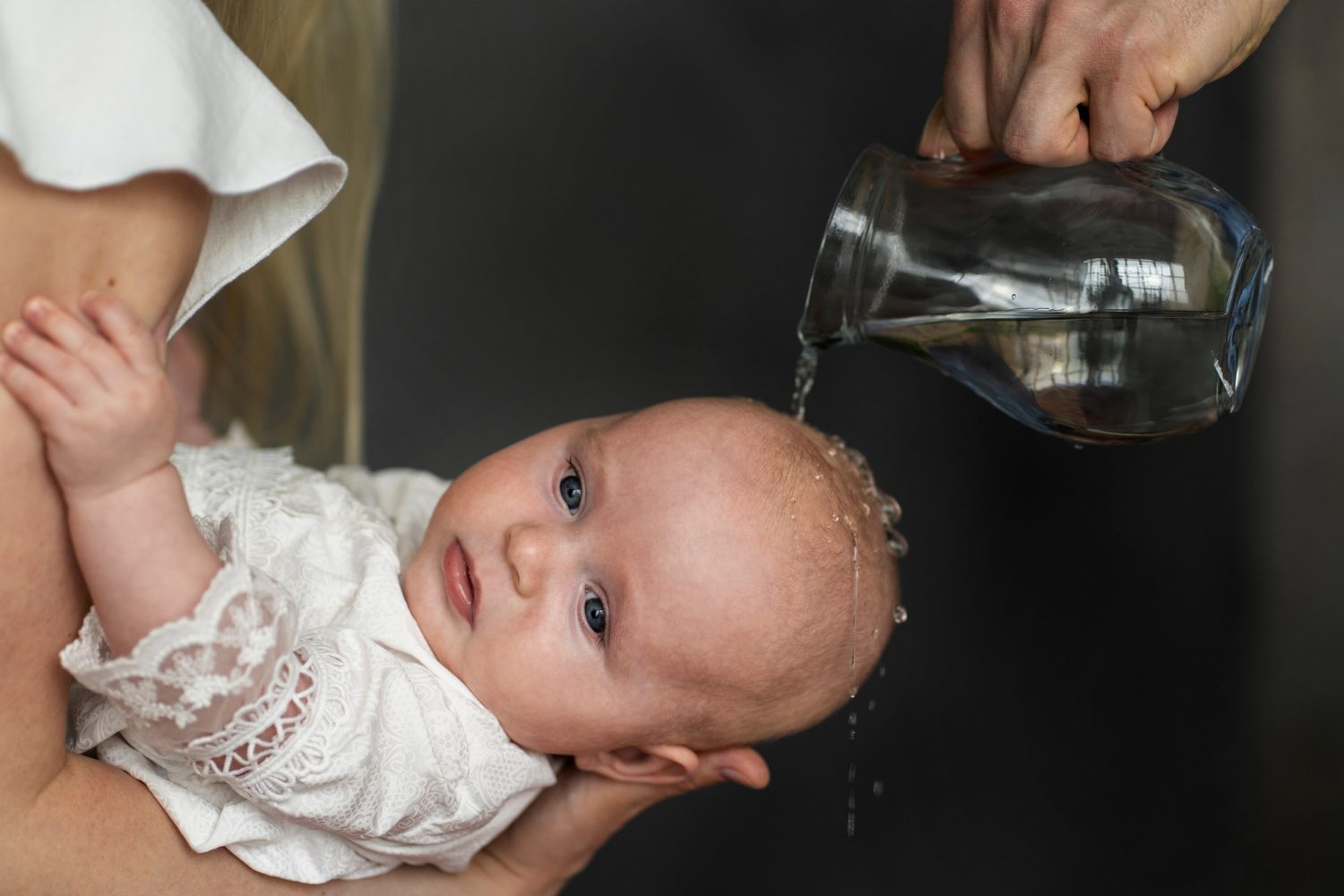 O que é o batismo? Diferença entre infantil, por imersão e simbólico