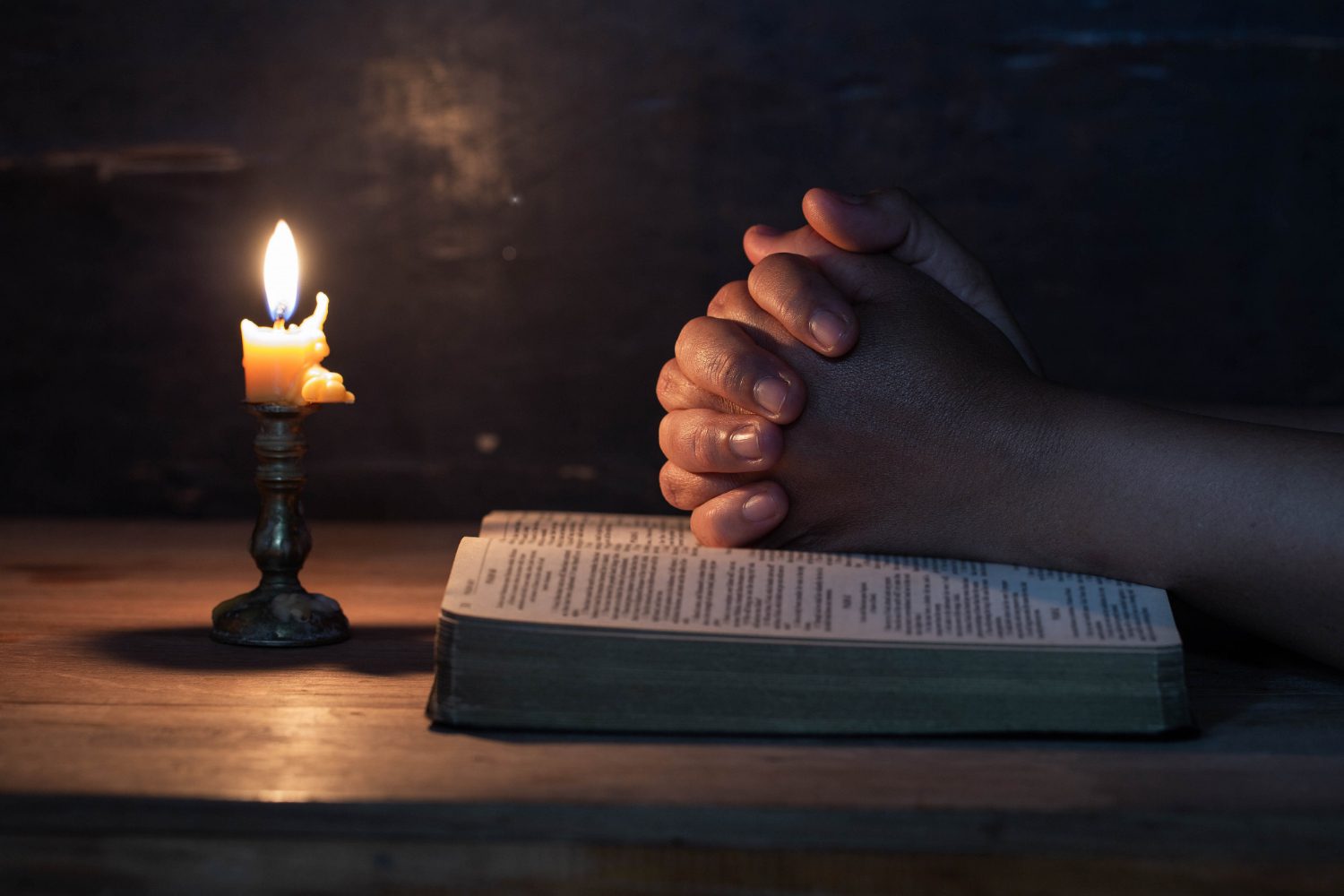 Ansiedade noturna: 10 versículos comentados para ler antes de dormir