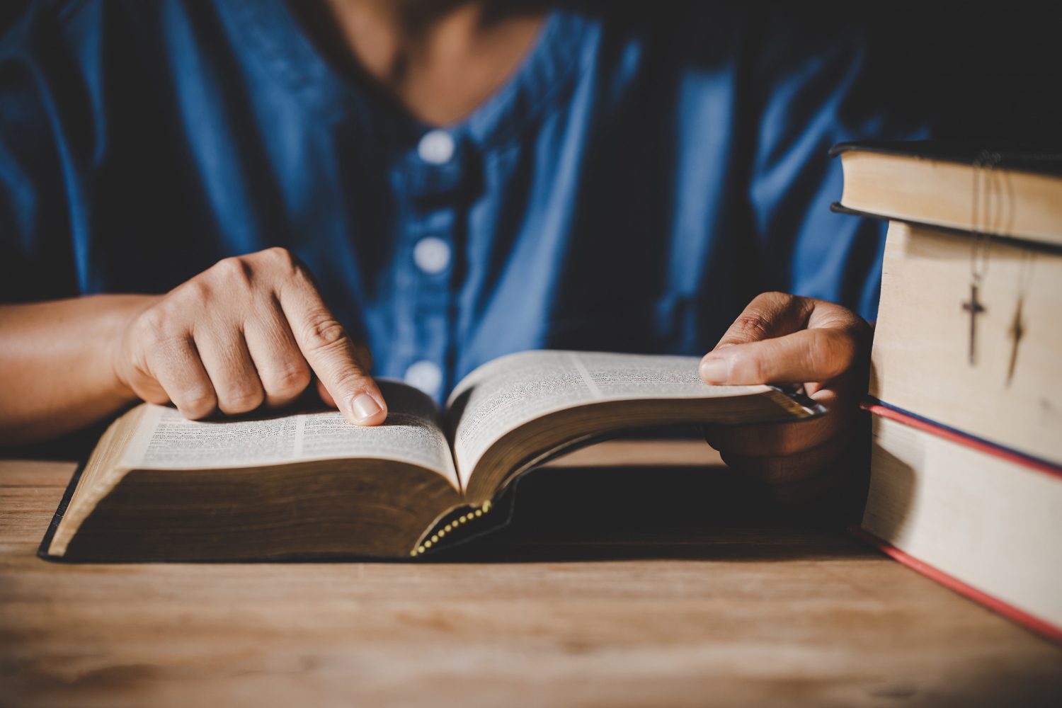 Como estudar a Bíblia do jeito certo: métodos, dicas e erros comuns